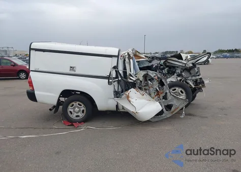 2014 Toyota Tacoma z USA, uszkodzony, nr VIN 5TFNX4CN5EX039228